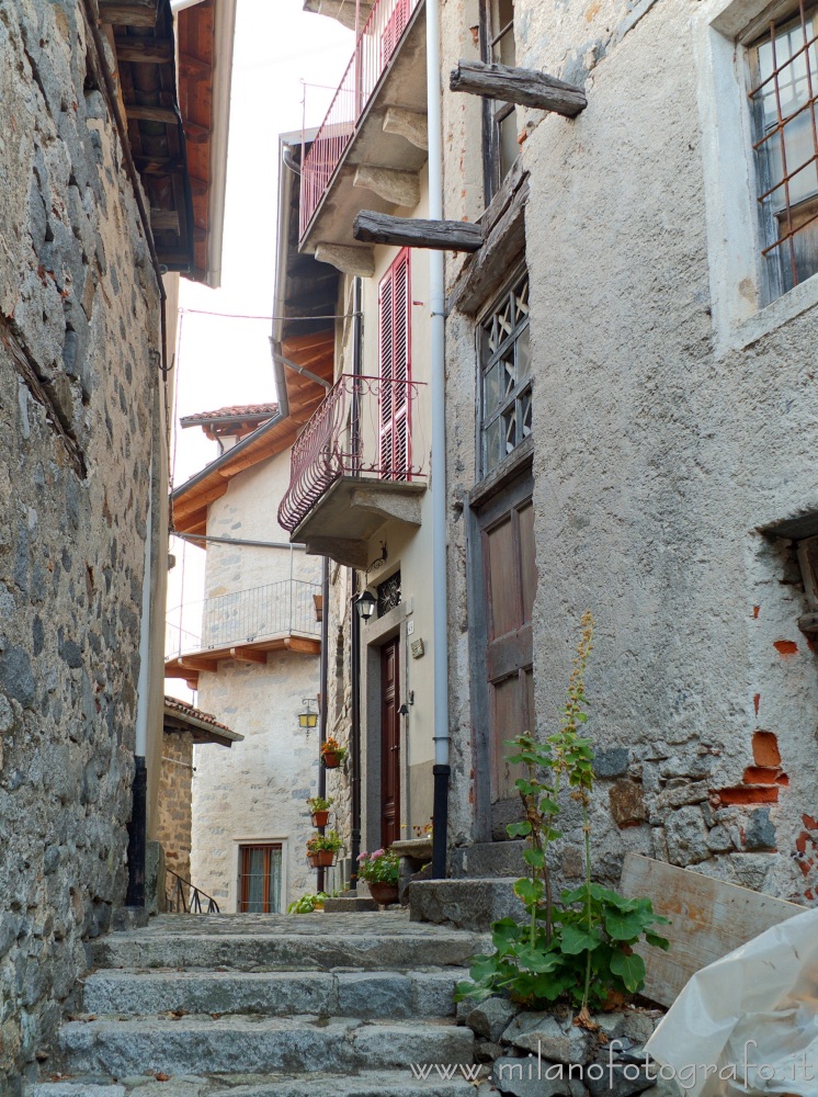 Campiglia Cervo (Biella, Italy) - Path between the houses of the fraction Sassaia